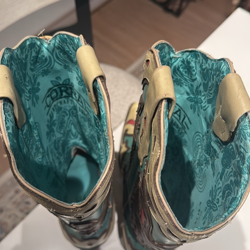 New Corral authentic handcrafted boots - Picture 5 of 9